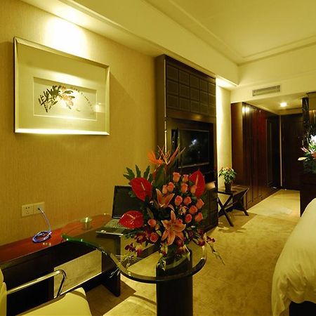 ปอย่า ฮอลิเดย์ โฮเต็ล Hotel กวางโจว ภายนอก รูปภาพ