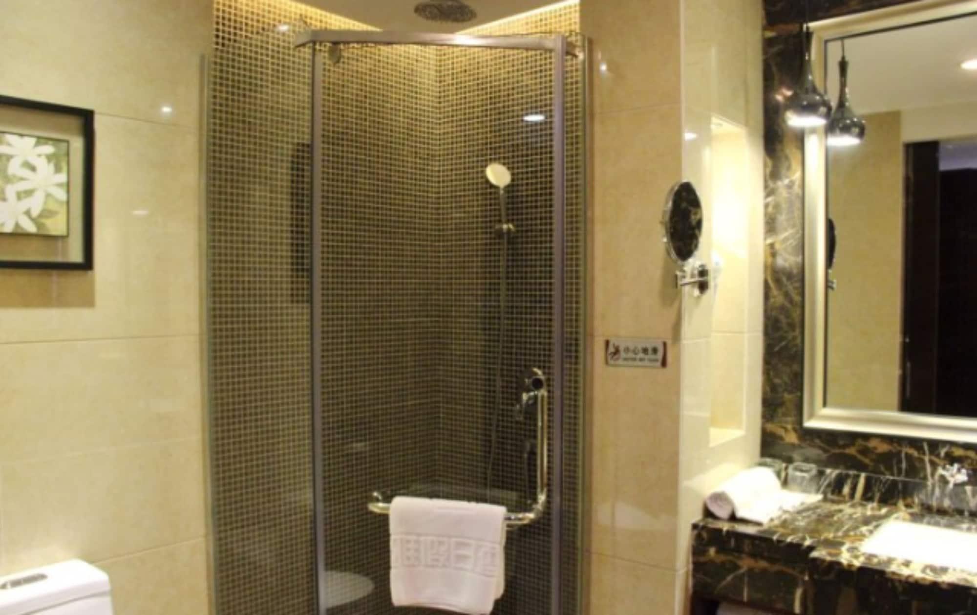 ปอย่า ฮอลิเดย์ โฮเต็ล Hotel กวางโจว ภายนอก รูปภาพ