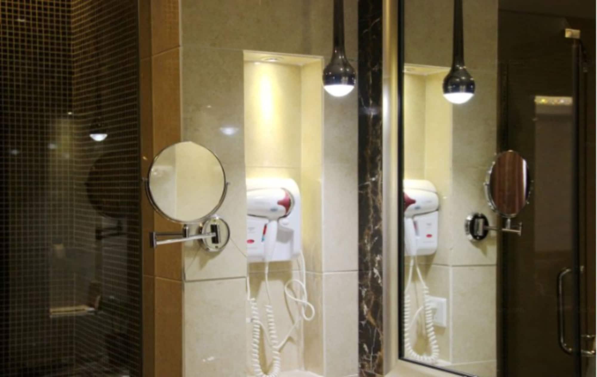 ปอย่า ฮอลิเดย์ โฮเต็ล Hotel กวางโจว ภายนอก รูปภาพ