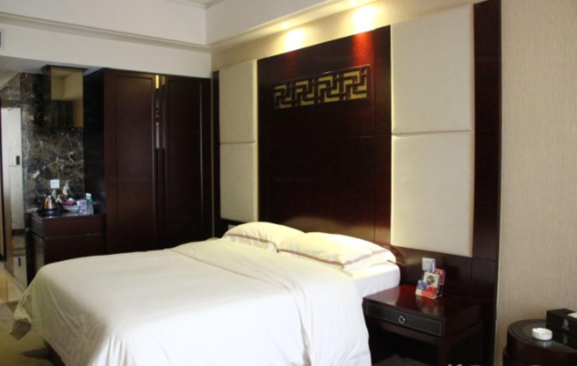 ปอย่า ฮอลิเดย์ โฮเต็ล Hotel กวางโจว ภายนอก รูปภาพ