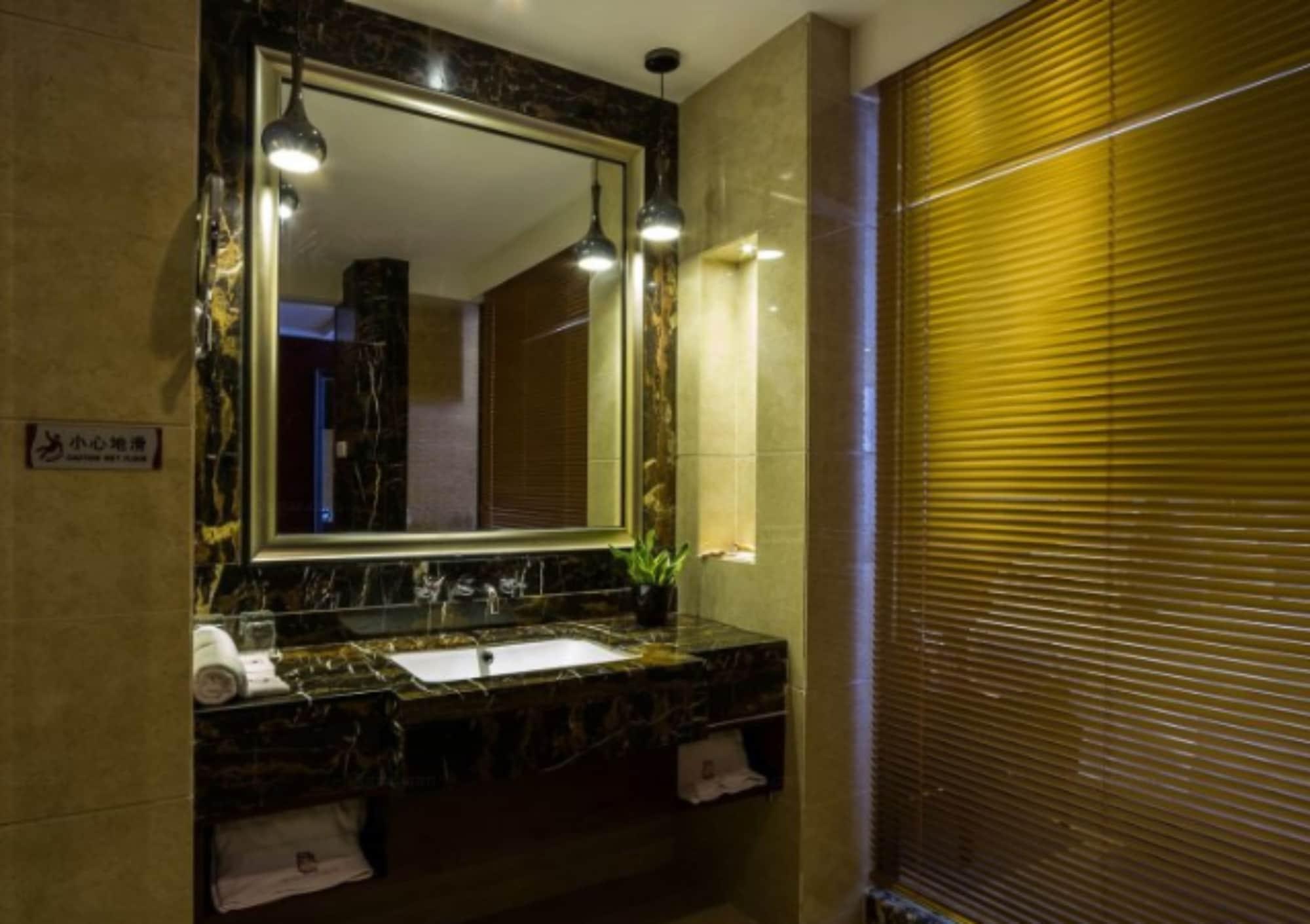 ปอย่า ฮอลิเดย์ โฮเต็ล Hotel กวางโจว ภายนอก รูปภาพ
