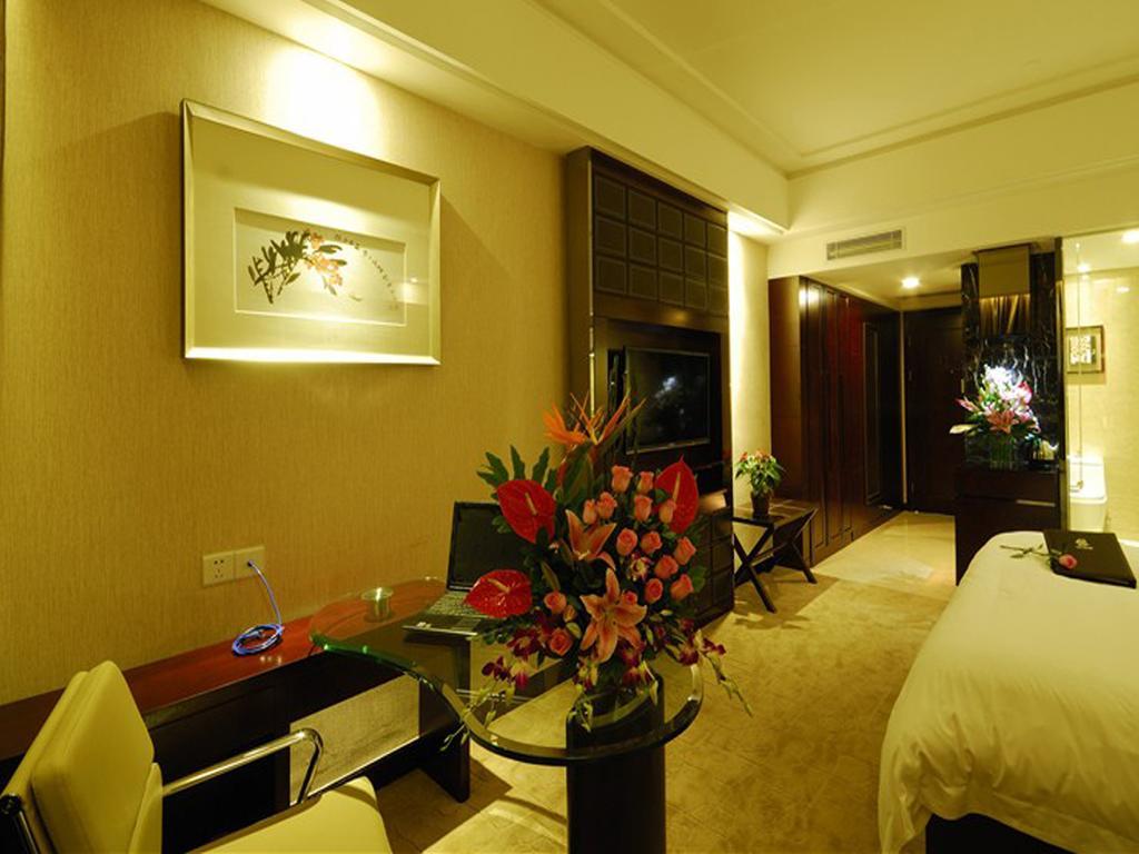 ปอย่า ฮอลิเดย์ โฮเต็ล Hotel กวางโจว ภายนอก รูปภาพ