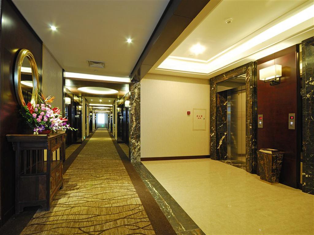 ปอย่า ฮอลิเดย์ โฮเต็ล Hotel กวางโจว ภายนอก รูปภาพ