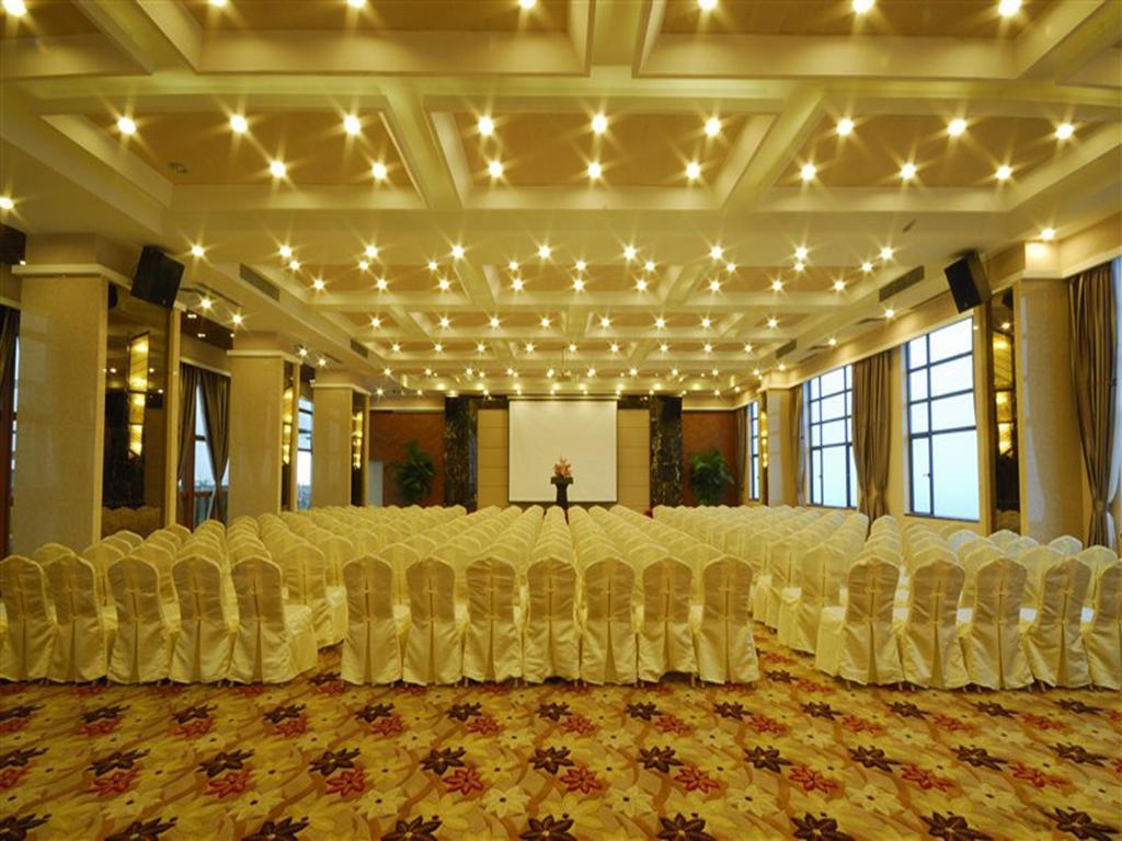 ปอย่า ฮอลิเดย์ โฮเต็ล Hotel กวางโจว ภายนอก รูปภาพ